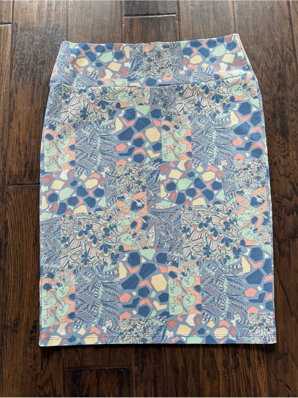 LuLaRoe women’s Blue Multi-Color Floral Mosaic Cassie Pencil Skirt size large - Picture 2 of 6